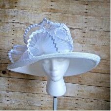 August Hat Company Mujers Hat White w/ White Ruffle Ribbon & Feather  eb-53367632